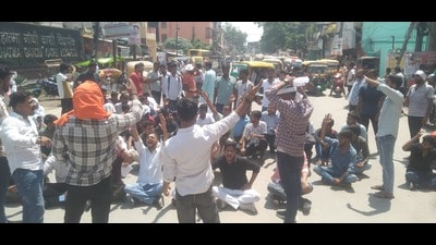 E-rickshaw drivers and owners staging protest on Monday. (HT) E-rickshaw drivers and owners staging protest on Monday. (HT)