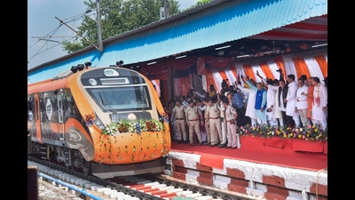 In a boost to inter-city connectivity, Pune-Nagpur will be one of the 10 Vande Bharat express trains Prime Minister Narendra Modi will launch at an event at Jamshedpur in Jharkhand on September 15. (HT PHOTO)