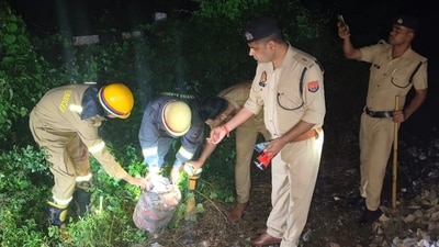 Kanpur: Police and fire services personnel inspect an LPG cyclinder after an attempt was allegedly made to derail the Kalindi Express, heading towards Bhiwani from Prayagraj, by placing the LPG cylinder on the tracks, in the Shivrajpur area in Kanpur, on Sunday night, Sept. 8, 2024. (PTI) Kanpur: Police and fire services personnel inspect an LPG cyclinder after an attempt was allegedly made to derail the Kalindi Express, heading towards Bhiwani from Prayagraj, by placing the LPG cylinder on the tracks, in the Shivrajpur area in Kanpur, on Sunday night, Sept. 8, 2024. (PTI)