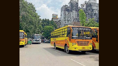 Private buses parked haphazardly near the bus stand in Ludhiana on Monday. (HT Photo)