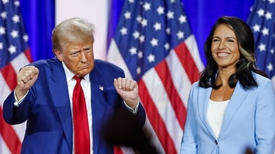TOPSHOT - Former US President and Republican presidential candidate Donald Trump (L) dances as he leaves the stage after speaking alongside former US Representative Tulsi Gabbard during a town hall meeting in La Crosse, Wisconsin, on August 29, 2024. (Photo by KAMIL KRZACZYNSKI / AFP) (AFP) TOPSHOT - Former US President and Republican presidential candidate Donald Trump (L) dances as he leaves the stage after speaking alongside former US Representative Tulsi Gabbard during a town hall meeting in La Crosse, Wisconsin, on August 29, 2024. (Photo by KAMIL KRZACZYNSKI / AFP) (AFP)