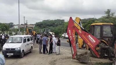 The acquired land lies between Greater Noida authority plots and the private builder project. The villagers, it seems, believe the builder has provided financial assistance to some locals for a settlement, which is baseless, said officials. (HT Photo) The acquired land lies between Greater Noida authority plots and the private builder project. The villagers, it seems, believe the builder has provided financial assistance to some locals for a settlement, which is baseless, said officials. (HT Photo)