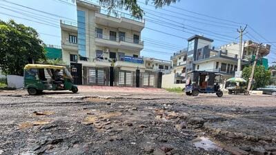 The internal road of Sector 10 in Ward 13. (Parveen Kumar/HT Photo) The internal road of Sector 10 in Ward 13. (Parveen Kumar/HT Photo)