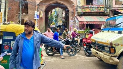 This overcast afternoon, the timeworn portal is mutely overlooking a smoggy stream of pedestrians, bikes and autos. (HT Photo) This overcast afternoon, the timeworn portal is mutely overlooking a smoggy stream of pedestrians, bikes and autos. (HT Photo)