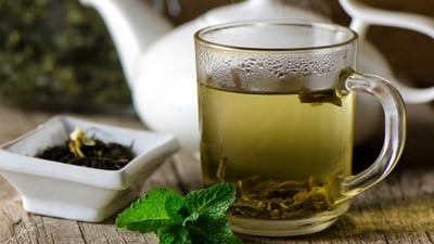 Green Tea: Packed with bioactive compounds, antioxidants, and polyphenols, green tea helps reduce cell degradation in the body.&nbsp; (Unsplash)