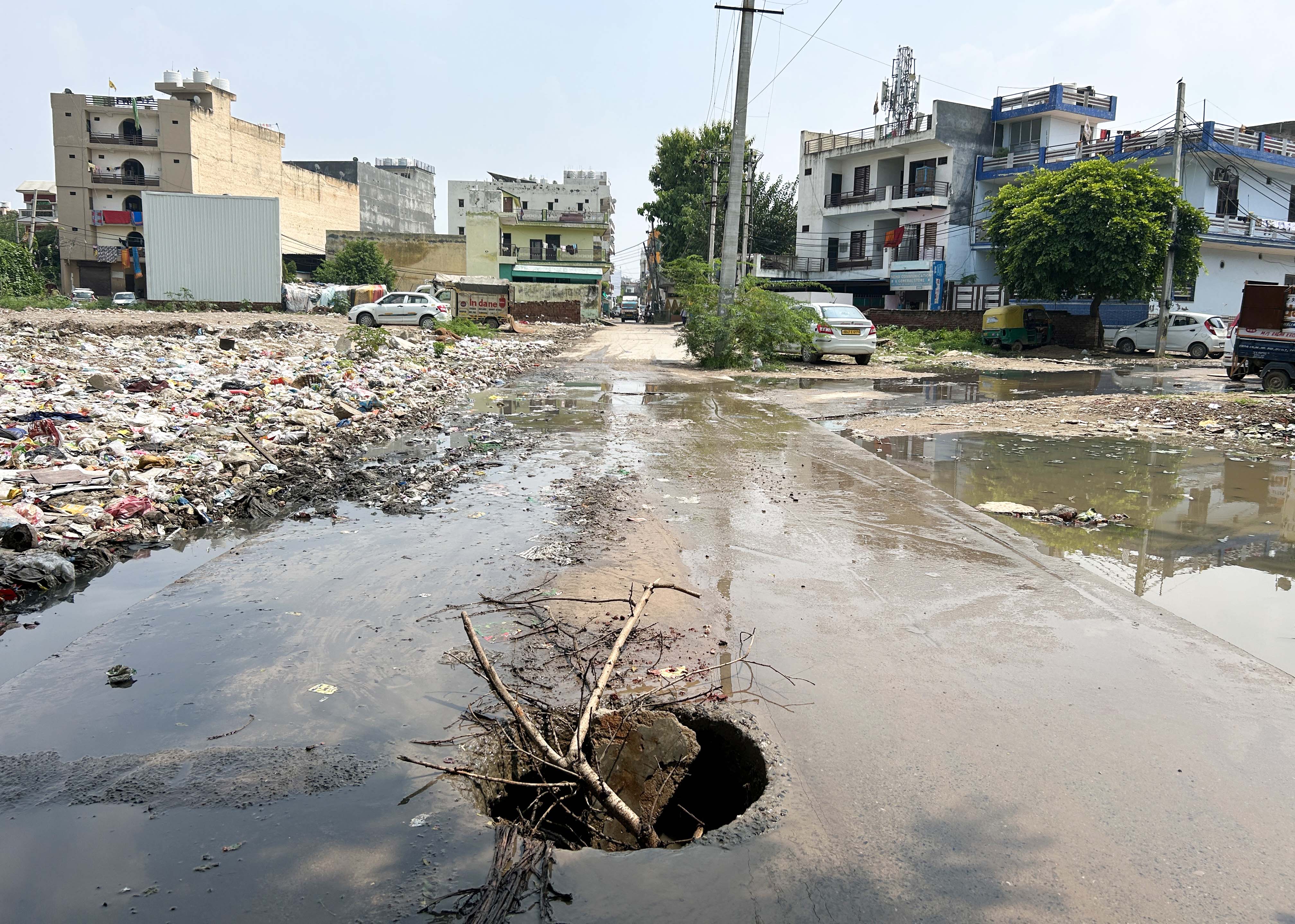 A manhole in Kadipur village area near MGCBL bus depot in Ward 13. (Parveen Kumar/HT Photo) A manhole in Kadipur village area near MGCBL bus depot in Ward 13. (Parveen Kumar/HT Photo)