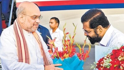 Union Home Minister Amit Shah being welcomed by Maharashtra Chief Minster Eknath Shinde upon his arrival, in Mumbai, (PTI Photo)(PTI09_08_2024_000289B) (PTI) Union Home Minister Amit Shah being welcomed by Maharashtra Chief Minster Eknath Shinde upon his arrival, in Mumbai, (PTI Photo)(PTI09_08_2024_000289B) (PTI)