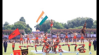 BSF trainees give an energetic Mallakhamb performance at the 73rd All-India Police Wrestling Cluster at the 35th Battalion, PAC,in Mahanagar, Lucknow, on Monday (Deepak Gupta/HT) BSF trainees give an energetic Mallakhamb performance at the 73rd All-India Police Wrestling Cluster at the 35th Battalion, PAC,in Mahanagar, Lucknow, on Monday (Deepak Gupta/HT)