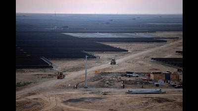 FILE PHOTO: A general view of installed solar panels at Khavda Renewable Energy Park of Adani Green Energy Ltd (AGEL) in Khavda, India, April 12, 2024.REUTERS/Amit Dave/File Photo (REUTERS) FILE PHOTO: A general view of installed solar panels at Khavda Renewable Energy Park of Adani Green Energy Ltd (AGEL) in Khavda, India, April 12, 2024.REUTERS/Amit Dave/File Photo (REUTERS)