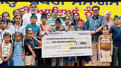 MLAs Ashok Parashar Pappi, Madan Lal Bagga, Rajinder Pal Kaur Chhina, along with deputy commissioner Sakshi Sawhney distributed cheques to 93 beneficiaries under the scheme in Ludhiana on Tuesday. (HT Photo)