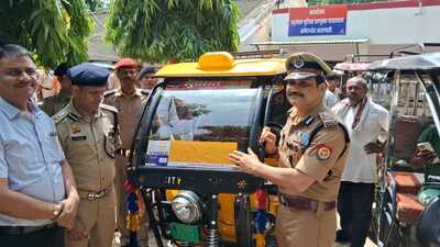 QR codes being pasted on e-rickshaws on Tuesday. (HT Photo)