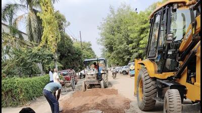 Residents alleged that various areas across the sector have reeled in disrepair for nine months, with some stretches dug up but left unattended for a long period. (HT Photo) Residents alleged that various areas across the sector have reeled in disrepair for nine months, with some stretches dug up but left unattended for a long period. (HT Photo)