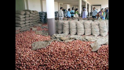 The onion price surge in Chandigarh is driven up by a shortage of supply from Maharashtra, the country’s top grower, due to monsoons. (HT File)