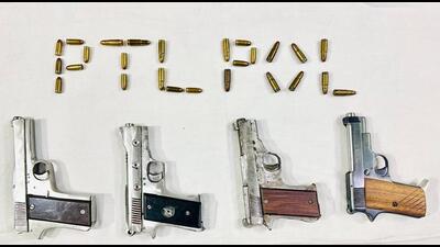 The police have recovered four .32-bore pistols and 26 live cartridges from the arrested duo who belong to Lawrence Bishnoi gang. (HT Photo) The police have recovered four .32-bore pistols and 26 live cartridges from the arrested duo who belong to Lawrence Bishnoi gang. (HT Photo)