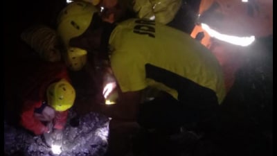 The rescue operation resumed on Tuesday morning. (HT PHOTO)
