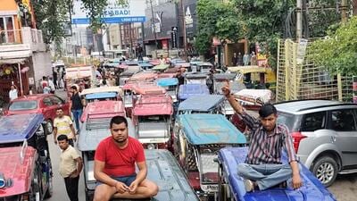 The traffic police imposed restrictions on the movement of e-rickshaws from 7am to 10pm on Hapur Road stretch, which came into effect on September 2, while similar restrictions on Ambedkar Road will come into effect from September 12. (Sakib Ali/HT Photo)