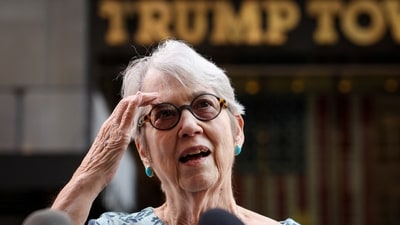 Jessica Leeds, responds publicly to Republican presidential nominee and former U.S. President Donald Trump’s comments about her during a press conference, outside the Trump Tower in New York City, U.S., September 9, 2024.  REUTERS/Brendan McDermid (REUTERS)