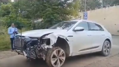 Maharashtra BJP president's son Sanket Bawankule fled the scene of a car crash after his Audi hit several vehicles in Nagpur. (@anjaya1905/X) Maharashtra BJP president's son Sanket Bawankule fled the scene of a car crash after his Audi hit several vehicles in Nagpur. (@anjaya1905/X)