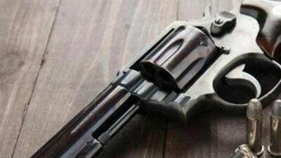 Girl student injured as country-made pistol accidentally went off during display (Shutterstock/Representative image) Girl student injured as country-made pistol accidentally went off during display (Shutterstock/Representative image)