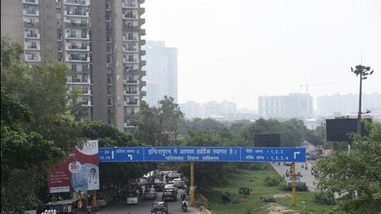 The CM Grid project involves the redevelopment of roads which are 10 metres or more in width. Under the scheme, the identified roads will have underground facilities for electricity, sewage/drainage and other civic utilities. (Sakib Ali/HT Photo)