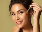 Discover the top-rated skin brightening serum for glowing and radiant skin.