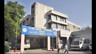 2 booked for ‘misbehaving’ with docs at civil hospital (HT File)