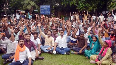 E-Rickshaw drivers protest at Navyug Market on Wednesday against the proposed ban on e-rickshaws on Ambedkar Road from September 12. (Sakib ali/HT Photo) E-Rickshaw drivers protest at Navyug Market on Wednesday against the proposed ban on e-rickshaws on Ambedkar Road from September 12. (Sakib ali/HT Photo)