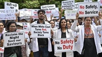 Resident doctors and medical students protest against Kolkata rape-murder case (Anshuman Poyrekar/ HT Photo) Resident doctors and medical students protest against Kolkata rape-murder case (Anshuman Poyrekar/ HT Photo)