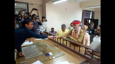 Senior BJP leader Ram Bilas Sharma filing his nomination papers from Mahendergarh assembly seat on Wednesday. (HT Photo) Senior BJP leader Ram Bilas Sharma filing his nomination papers from Mahendergarh assembly seat on Wednesday. (HT Photo)