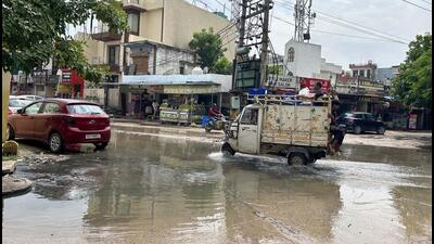 Sewer backflow in Sector 7 Extension in Ward 15 near Vivekanand School in Gurugram on Wednesday. (Parveen Kumar/HT Photo) Sewer backflow in Sector 7 Extension in Ward 15 near Vivekanand School in Gurugram on Wednesday. (Parveen Kumar/HT Photo)