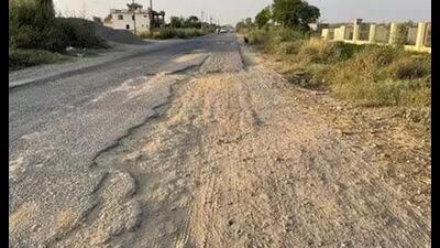 The Mandi Board is responsible for the upkeep of rural roads totalling 65,000km in length and 1,872 mandis (HT File) The Mandi Board is responsible for the upkeep of rural roads totalling 65,000km in length and 1,872 mandis (HT File)