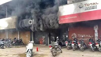 The accused allegedly set the bike showroom on fire due to his frustration over repeated issue in his scooter. (HT Photo) The accused allegedly set the bike showroom on fire due to his frustration over repeated issue in his scooter. (HT Photo)