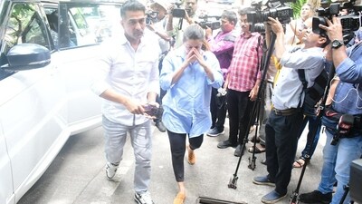 Amrita Arora was spotted arriving at her late father's Mumbai home with businessman-husband Shakeel Ladak. She had also visited her father a night before his death, and was photographed by paparazzi as she left the building. Amrita Arora was spotted arriving at her late father's Mumbai home with businessman-husband Shakeel Ladak. She had also visited her father a night before his death, and was photographed by paparazzi as she left the building.