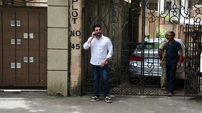 Malaika Arora's ex-husband Arbaaz Khan was clicked visiting her and her family. Malaika Arora's ex-husband Arbaaz Khan was clicked visiting her and her family.