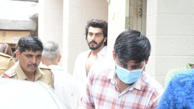 Arjun Kapoor was one of the first few celebs spotted outside the deceased's Mumbai home on Wednesday. He was also seen talking to others as they waited outside the building. Arjun Kapoor was one of the first few celebs spotted outside the deceased's Mumbai home on Wednesday. He was also seen talking to others as they waited outside the building.