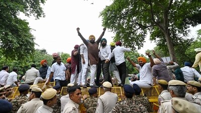 Sikh supporters from Bhartiya Janta Party protests ouside the residence of Congress Leader Sonia Gandhi against Rahul Gandhi at Janpath Road in New Delhi (HT photo/Sanchit Khanna) Sikh supporters from Bhartiya Janta Party protests ouside the residence of Congress Leader Sonia Gandhi against Rahul Gandhi at Janpath Road in New Delhi (HT photo/Sanchit Khanna)