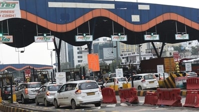 The Ministry of Road Transport and Highways announced free travel up to 20 km daily on national highways for GNSS-equipped vehicles. The amendment aims to reduce toll congestion and charges fees based on actual distance traveled. The Ministry of Road Transport and Highways announced free travel up to 20 km daily on national highways for GNSS-equipped vehicles. The amendment aims to reduce toll congestion and charges fees based on actual distance traveled.