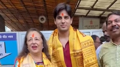 Sidharth Malhotra takes his mother to seek blessings during Ganesh Chaturthi. Sidharth Malhotra takes his mother to seek blessings during Ganesh Chaturthi.