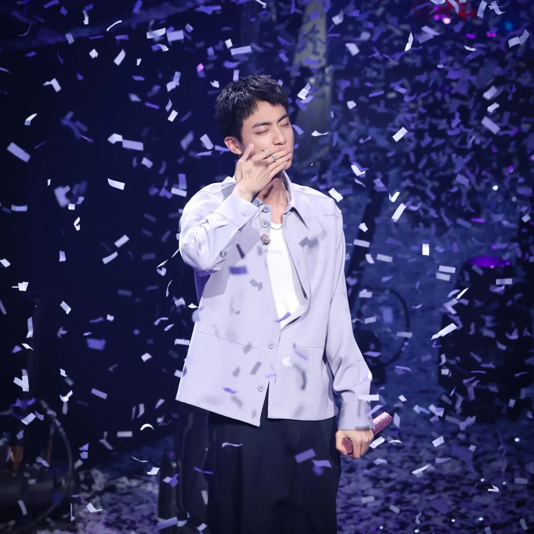 【BTS】 JIN Concert Confetti Japan 紙吹雪　bts BTS Jin reveals, 'I have never been asked out', shocked fans