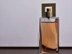 Experience the allure of long-lasting men’s perfumes that linger throughout the day.
