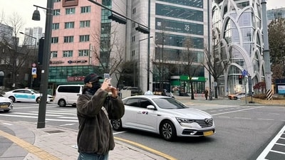 RM's love for art is known to all his fans. He visits art museums and galleries around the world. Time and again he has shared his experiences and photos from these visits on social media platforms. 