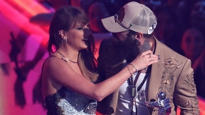 Taylor Swift and Post Malone accept the award for Video of the Year for "Fortnight" during the 2024 MTV Video Music Awards in Elmont, New York, U.S., September 11, 2024. REUTERS/Brendan Mcdermid (REUTERS)