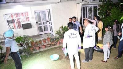 Central Forensic Science Laboratory (CFSL) team members at the site where the blast occurred in Sector 10 on Wednesday night. (Keshav Singh/HT) Central Forensic Science Laboratory (CFSL) team members at the site where the blast occurred in Sector 10 on Wednesday night. (Keshav Singh/HT)