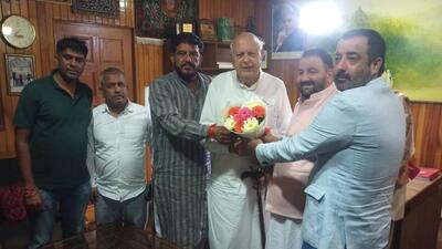 Former MLA Kamal Arora with NC president and former J&K CM Farooq Abdullah. (HT Photo) Former MLA Kamal Arora with NC president and former J&K CM Farooq Abdullah. (HT Photo)