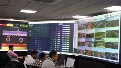 By December, the city plans to have 165 junctions with automated signals to improve traffic flow and reduce wait times. (Photo by Parveen Kumar/Hindustan Times)