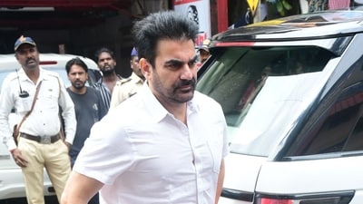 Malaika Arora's ex-husband Arbaaz Khan was one of the first celebs to be spotted at Anil Mehta's last rites in Mumbai on Thursday. A day earlier, he also visited Malaika's parents' home after the news of Anil's death broke. Sohail Khan and other members of Arbaaz's family also attended Thursday's funeral. Malaika Arora's ex-husband Arbaaz Khan was one of the first celebs to be spotted at Anil Mehta's last rites in Mumbai on Thursday. A day earlier, he also visited Malaika's parents' home after the news of Anil's death broke. Sohail Khan and other members of Arbaaz's family also attended Thursday's funeral.