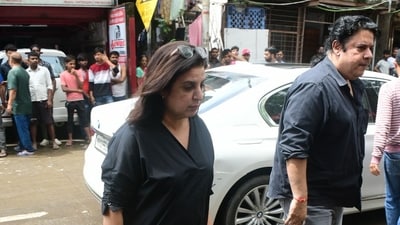 Farah Khan, who is a close friend of Malaika Arora, was also spotted at Anil Mehta's funeral on Thursday. The filmmaker-choreographer was seen arriving with director-brother Sajid Khan. The siblings lost their mother in July 2024. Farah Khan, who is a close friend of Malaika Arora, was also spotted at Anil Mehta's funeral on Thursday. The filmmaker-choreographer was seen arriving with director-brother Sajid Khan. The siblings lost their mother in July 2024.