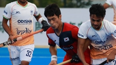 Jihun Yang made it 2-1 as South Korea reduced the deficit. Jihun Yang made it 2-1 as South Korea reduced the deficit.