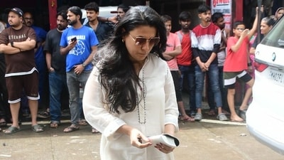 Actor Mini Mathur, who was earlier a VJ on MTV India, also attended the funeral. Malaika Arora's father died on Wednesday. According to police, the reason for the alleged suicide is not clear yet and no suicide note has been recovered so far. Actor Mini Mathur, who was earlier a VJ on MTV India, also attended the funeral. Malaika Arora's father died on Wednesday. According to police, the reason for the alleged suicide is not clear yet and no suicide note has been recovered so far.