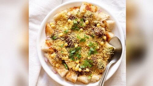 Crispy fried idlis topped with tangy chaat spices for a deliciously crunchy twist (Pinterest) Crispy fried idlis topped with tangy chaat spices for a deliciously crunchy twist (Pinterest)
